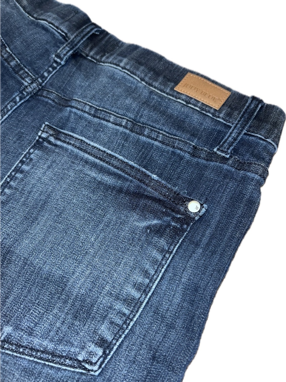 Judy Blue Dark Wash Blue Frayed Hem Pull On Mid To High Waist Denim Shorts XL - Picture 10 of 14